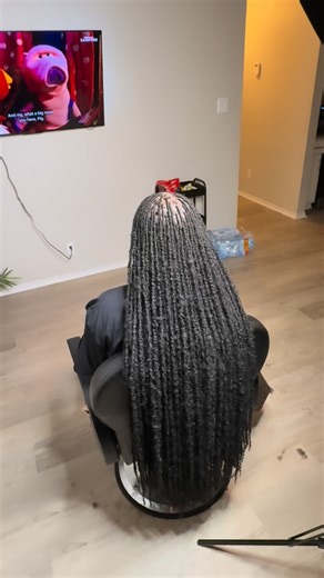 Dallas-FortWorth FAUX LOC Stylist✨ on Instagram: "INFINITY LOCS✨ • • • • • • • • #locstyles #braidedhairstyles #explore #dallashairstylist #dallasfauxlocs #dfwbraider #dallasbraider #dfwbraids #fortworthhairstylist #fortworthbraider #arlingtonhairstylist #arlingtonbraider #hair #dfwhairstylist #naturalhairstyles #softlocs #blackhairstyles #braids #braidideas #fauxlocs #viral #knotlessbraids #softlocsdallas #braidstyles #neatbraids #dallashair #dallaslocs #explorepage"
