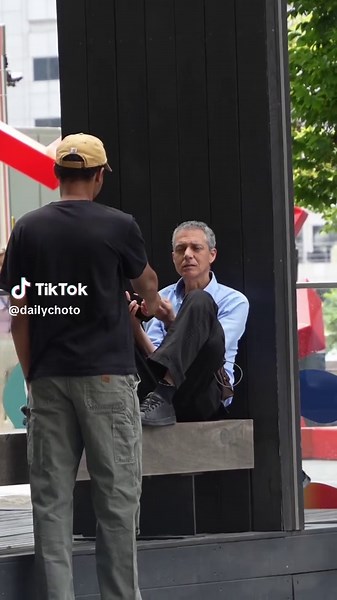 Impactful Social Experiment: Giving Notes to Strangers