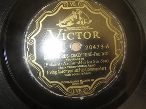 Irving Aaronson and his Commanders - Crazy Words-Crazy Tune / I Never See Maggie Alone