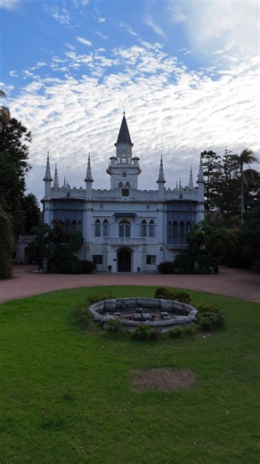Hoy fuimos a recorrer la casa quinta berro, 📍ubicada en #uruguay entre naturaleza y historia, se encuentra este hermoso #castillo 🏰 Las imágenes fueron capturadas por un #dji #mini4pro