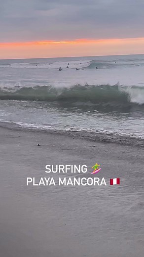 Surfing en la playa mancora en frente Loki Del Mar Mancora en hora atardecer siempre es un buen experiencia con temperatura agua perfecto cielo hermoso. MANDAR MENSAJE POR MÁS INFORMACIÓN O ESCRIBIR EN COMENTARIOS | Loki Del Mar Mancora