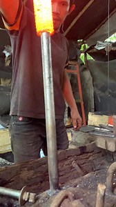 The blacksmith's skill in straightening the motorcycle shock absorber is very cool #blacksmithing #metalwork #craftsmanship #usa #america #craftsman | AlFina