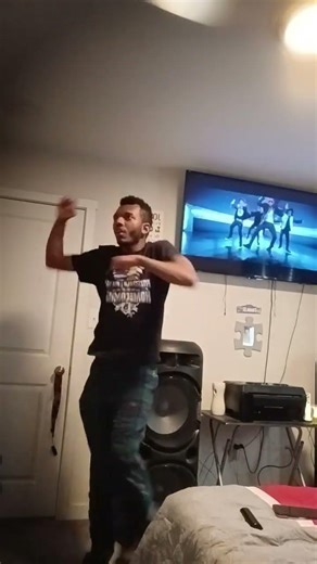 dancing to mindless behavior hello