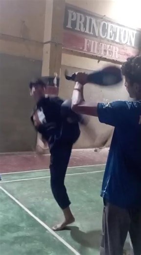 how to get a higher leg hold #karate #martialarts #taekwondokicks