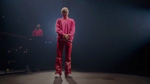 NEWS OF THE WEEK: Justin Bieber holds moment of silence for supermarket shooting victims during concert