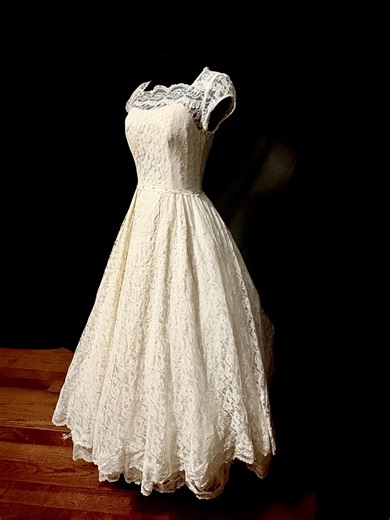 Vintage 1950s Wedding Gown, Full Lace, Cupcake Tiered W/ Full Skirt, Approximate Size 6, Cora - Etsy
