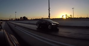 Tesla Model X vs Model S P90D Ludicrous 1/4 mile drag race [Video]