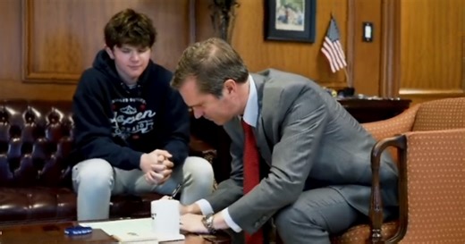 Gov. Beshear signs law allowing Kentucky teens to get driver's permit at age 15