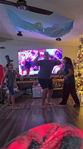 Balloon Drop FAIL Happy New Year 🎆🎉 #newyear #2025 #balloondrop