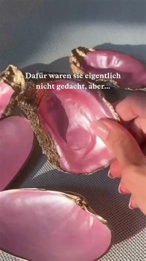Zu 100 % sicher: In den Schmuckschalen aus dem Etsy-Shop @artbybrianne kann man das Meer hören 🐚✨ | Etsy