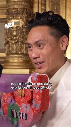 13K views · 96 reactions | "J'ai spoilé toutes les scènes du film" - Ariana Grande  On a rencontré le cast du film NRJ "Wicked : Partie 2" lors de leur venue pour l'avant-première à Paris et on leur a posé quelques questions avec notre (énorme) micro #Wicked2LeFilm | NRJ | Facebook