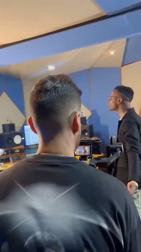 Se viene la versión acústica de abrázame.📷 #dancehall #colombia | Santy Spinoza