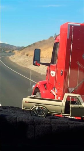 Sundown Symphony: The Best Views a Trucker Can Get This Peterbilt Looks Different in Slow Motion