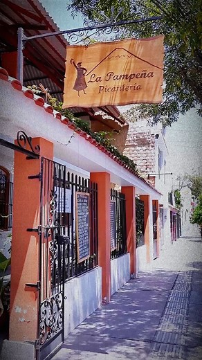 #ViveSaboraCelebra el orgullo de ser Arequipeño, en tu Picantería "La Pampeña" ¿Reservas? ✅ Hazlo vía WhatsApp: https://bit.ly/PicanteriaLaPampena 🕍 Visítanos en: Av. Unión 403 - Miraflores ✅ Llámanos directamente: 958 713 205 #PicanteriaLaPampeña #SaborArequipeño #DeliveryPicantes #ComidaArequipeña #PicantesArequipeños #Americanos #Lechon #Chicharron #RocotoRelleno #SomosArequipeños #SomoslaPampeña | Picantería "La Pampeña"