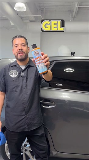 📝Tutorial Thursday📝 Remove water spot stains in less than a minute!⌚ Today we’re covering how you can easily remove water spot stains on glass and on a multitude of surfaces using our Heavy Duty Water Spot Remover Gel! Tap link in bio or visit your local @detailgarage store to get your bottle today!💦 | Chemical Guys