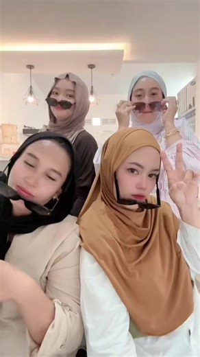pokoknya post aja walaupun gerakannya blm masuk dgn musik nya 🤭🤣🤣