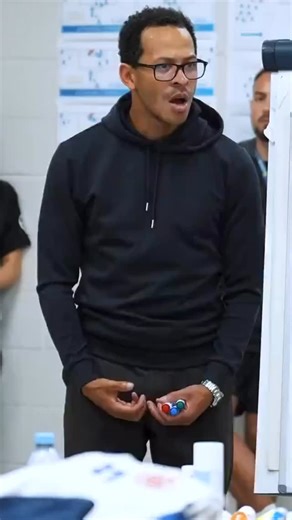 LIAM ROSENIOR SPEECHES ARE SOMETHING ELSE 👀 The frontrunner for Chelsea’s manager opening gave his Strasbourg side this team talk at halftime of their 3-3 draw with Lille back in Sept. 2024. Blues, how would you feel about this energy coming to Stamford Bridge? 🤔 | Men In Blazers