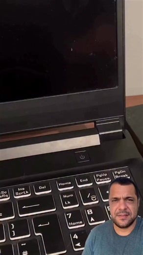 Sabe aquele momento de pânico quando o PC trava, a barra de tarefas some ou a tela fica totalmente preta, mas o mouse continua mexendo? 😱 A maioria das pessoas corre para reiniciar o computador direto no botão, correndo o risco de corromper arquivos ou perder trabalhos importantes. Mas você não precisa fazer isso! Existe um comando “secreto” que reinicia apenas a interface gráfica, sem desligar a máquina. O passo a passo para salvar seu dia: Pressione CTRL SHIFT ESC (isso força a abertura do Ge