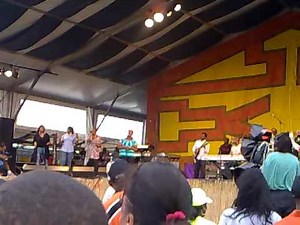 Lean On Me - Kirk Franklin (Live)