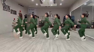 3.4K reactions · 292 shares | Hâm nóng cơ thể 5p mỗi ngày với bước rung nhún  các cô bộ đội khí thế quá! | Câu Lạc Bộ Shuffle Dance Nguyễn Phương 0971098268 | Facebook