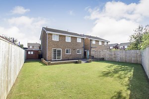 Who owns the photographs an estate agent has taken?