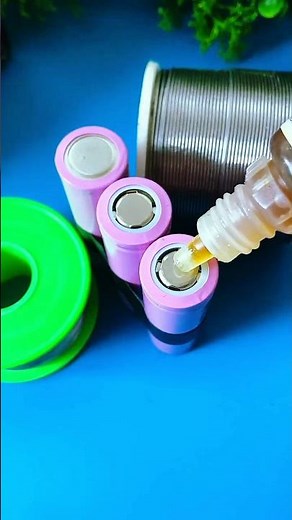 How to soldering 18650 lithium battery? #solderingflux #batterysoldering #diyelectronics #battery