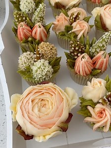 Jane Taylor - Taylor Made Cake Courses on Reels