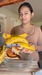 Entre más maduros estén los bananos mejor queda el pan 👌😄 Y ponete las pilas chavala 🤨 #cooking #cocina #recipes | Freydel Mendez.