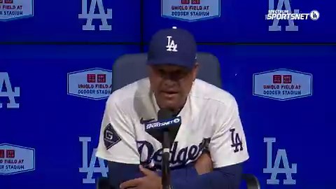 2026年4月15日（日本時間）メッツ対ドジャースロバーツ監督試合後記者会見文字起こし（記者の質問が聴き取りにくい😱）キルステイン：このシリーズは本当に投手戦ばかりですね。今日も山本由伸とマクリーンの投げ合いでした。監督が見た今夜の投手戦をどう振り返りますか？ロバーツ監督：本当に昔ながらの投手戦だったよ。両投手とも「1球もミスできない」という雰囲気だった。初回にリンドーアに先頭打者ホームランを浴びてしまったけど、そこから先は本当に何も起こらなかった。幸運にも1点を取れたけど、あとは静かなゲームだったね。マクレーンは近くで見たのは初めてだったけど、すごい投手だ。あれは特別だよ。うちの山本も彼に負けないくらい素晴らしい投球をしてくれた。彼を早めに降ろして、小技を絡めながらチャンスを作り、最後に大きなヒットが出た。いい勝ち方だった。キルステイン：アレックス・ベシアがセーブを挙げて締めくくりましたが、クローザーだけでなく、信頼できるオプションが複数あるのは心強いですね。特に1点差の場面で使える投手がいることで、ブルペンの使い方が変わってくると思います。ベシア本人にとっても大きな意味があったと