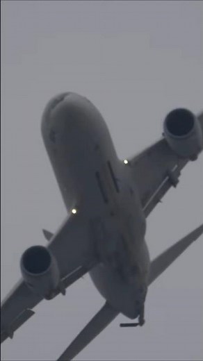 Incredibly maneuverable KC-767.This is a military aircraft based on an airliner!