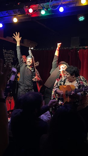 Un classique Chaabi avec un autre classique tzigane, شهيلة لعيانِ Et Pilem Pilem @emigrante93 @cheikhcedric #concertaparis #musiquetzigane #chaabimusic #chaabialgerien #algerienaparis #mandole #sortiraparis #kabyleaparis #onstage @nazimbakour @angelinajaag @erika_serre_ @zaki_tchitchi | Cheikh Cedric