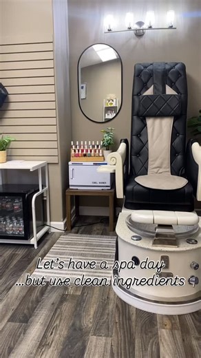Why choose just one? 💆🏼‍♀️ Facial Pedicure 🤳🏽 Message me or use the link in my bio #facials #esthetician #jeffersoncity #nontoxicskincare #pedicure | Katie Bashore