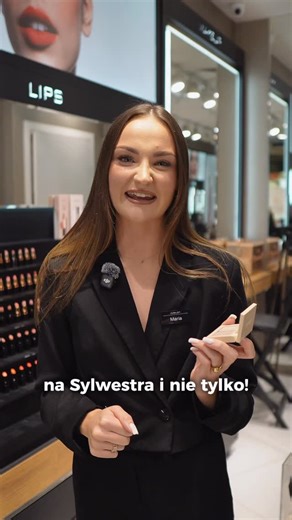 Galeria Łódzka | Zakupy w sercu miasta ❤️ on Instagram: "Te kosmetyki z @inglotpolska musisz mieć, żeby Twój sylwestrowy makijaż wyglądał olśniewająco! 💄✨ makijaż sylwestrowy • kosmetyki do makijażu • makijaż Inglot • rozświetlacz • szminka • brokatowe cienie • konturowanie • zakupy w Łodzi"