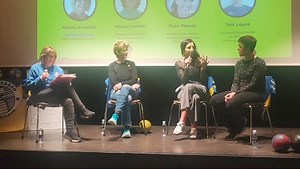 2.5K views · 12 reactions | #Andoain Emakumeak eskubaloian gaitzat hartuta, Leizaranek "Zuengatik gara" ekitaldia ospatu du Basteron. Taldeko atzoko eta gaurko jokalarien gaineko dokumentala aurkeztu dute, eta Reyes Carrere, Patria Pinedo eta Toñi Lopezek mahaingurua osatu dute, Ainara Arratibelek zuzenduta Leizaran Eskubaloia | Aiurri Hedabideak | Facebook