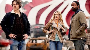 Watch La Brea Season 1 Episode 4 - The New Arrival