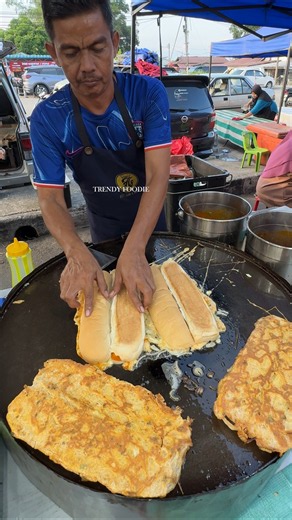 Roti John — the famous Malaysian egg bread you must try in Malacca! 🥚🥖🇲🇾