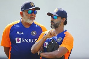 3 bowling coaches CSK can sign to replace DJ Bravo in IPL 2025 ft. Bharat Arun