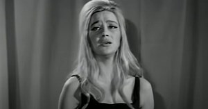 Έφυγε από τη ζωή η σπουδαία συγγραφέας, ηθοποιός και τραγουδίστρια Ντόρα Γιαννακοπούλου | Parallaxi Magazine