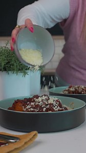 Another cosy recipe for the cooler months. Slow-cooked ragu made in our Turbo Cuisine for the deepest and richest of flavours.🙌🏻 This one's for the vegans🌱 Ingredients: Beyond meat burgers (4 burgers) 4 shallots 2 red sweet peppers 1 tbsp soy sauce 1 tsp Marmite 2 tbsp tomato puree 2 tins of tomatoes 3 cloves of garlic 1 veg stock pot ½ cup of red wine ½ block of vegan cheese (cathedral city plant based) Oregano and fresh rosemary to garnish Recipe: Settings: brown and bake 1. First prepare y