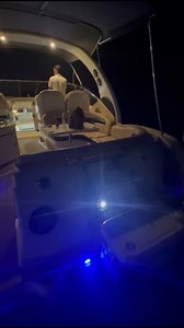 Yate Sea Ray 340 Sundancer 36 Pies - plataforma extendida- IMPECABLE SIN NINGUN DETALLE!!! - Dos Motores Mercruiser 8.1 con línea de ejes - Iluminación submarina RGB - Equipo de música Hertz marino con 10 parlantes - Tapizado americano nuevo - Piso en goma sea dek nuevo americano - Aire acondicionado - Heladera - Grupo electrógeno - Baterías nuevas (6 compradas el 10/12/2023) - Pintura de casco nueva en nardo gray - Trailer 3 ejes de aluminio americano - ⁠transformador de voltaje para cable a ti