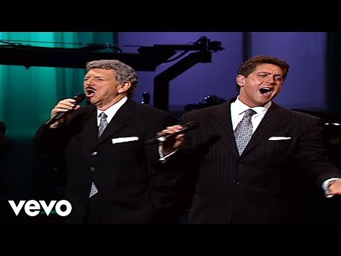 Bill & Gloria Gaither - What a Savior [Live] ft. Old Friends Quartet