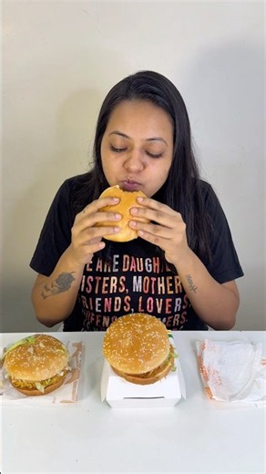 Egg Burger🤪 Vs Paneer Burger Vs Chicken Burger | Cheap Vs Expensive | #trending #shorts #foodie