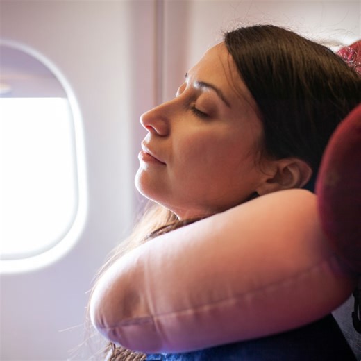 Sleep Experts Shares 6 Tips on How to Fall Asleep on Any Flight