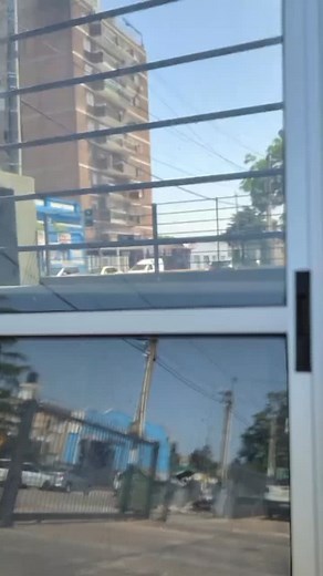 🔥 OFERTA IMPERDIBLE 🔥 Puerta Ventana Serie 20 – 150x200 💲 $5.590 — Sin demora de fabricación Renová tus ambientes con una puerta ventana práctica, funcional y lista para entregar. Ideal para patios, cocinas y espacios que necesitan luz y ventilación. ✔️ Serie 20 ✔️ Medida 150x200 ✔️ Excelente terminación ✔️ Entrega inmediata ✔️ Oportunidad por tiempo limitado #aluminio #ventanas #diseñoycalidad | Aluminios MyL