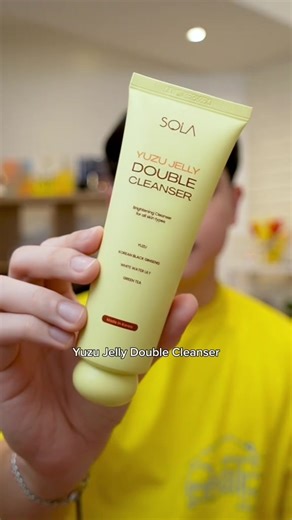 What’s so good about Vitamin C, anyway? 🤔 hear it from Jan, our skincare expert! Get a burst of Yuzu glow with the SOLA Yuzu Jelly Double Cleanser! 🍋 #SOLA #SOLABeauty #beautyph #fyp