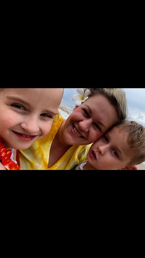 At the beach with the older kids 🌊👣 #ClarkeFamily | Clarke_Dozen