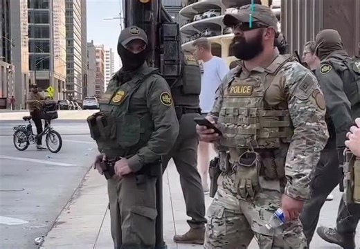OAF Nation on Instagram: "In Chicago, a food delivery rider on a bicycle managed to evade ICE agents who attempted to detain him. The rider maneuvered quickly and rode away, while the agents were unable to apprehend him. Via @trtworld"