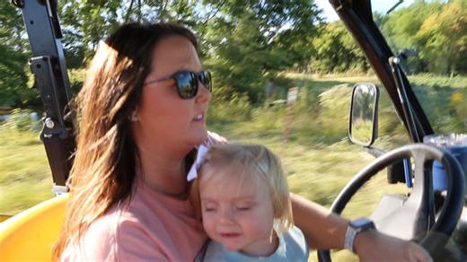 Meet farm mom Stephanie Barnett! Stephanie and her husband Tom farm alongside their family in Roberston and Montgomery Counties. Tom’s mom and dad, Mark and Betty Barnett, his two brothers Will and Matt own and operate Barnett Land and Cattle, and Barnett Tobacco Company. They also have a commercial cow/calf operation, feeder calf operation, and also raise tobacco, corn, soybeans, wheat and hay. Something unique about Stephanie and her family's operation is that they operate two livestock market
