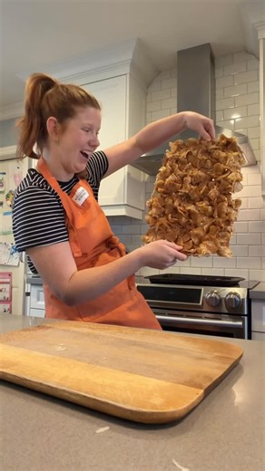Grace Black on Instagram: "This one goes out to my cinnamon & white chocolate loving cutie 🧚‍♀️ Churro Christmas Crack on a Kettle Chip Base?!?! OKAYY!!"
