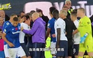 英超赛场现恐怖一幕，孙兴慜放铲戈麦斯导致后者重伤，孙兴慜被吓哭